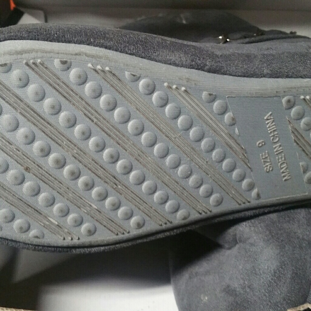 Slippers - Picture 4 of 4